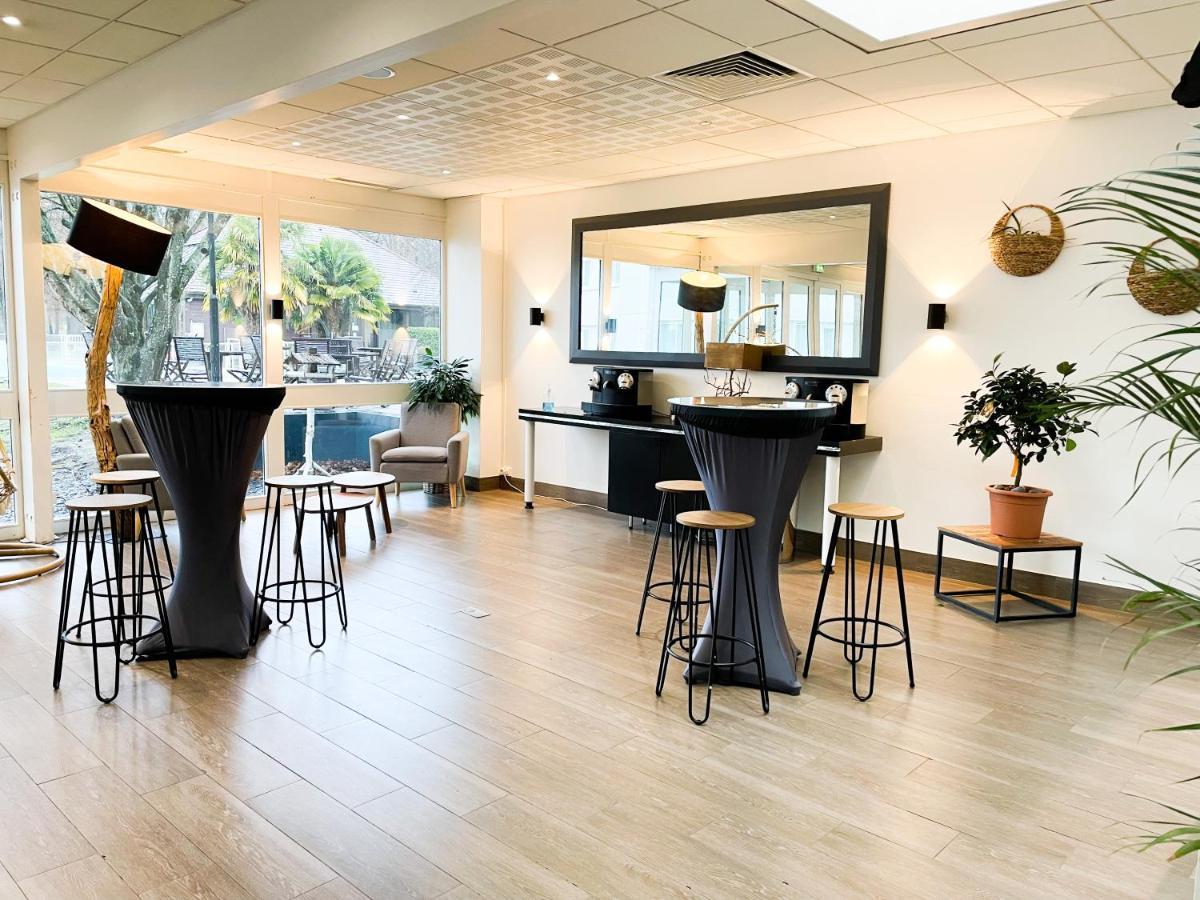 Novotel Fontainebleau Ury Exteriör bild