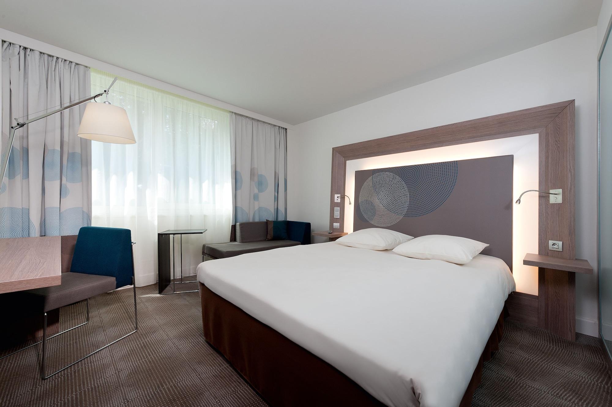 Novotel Fontainebleau Ury Exteriör bild