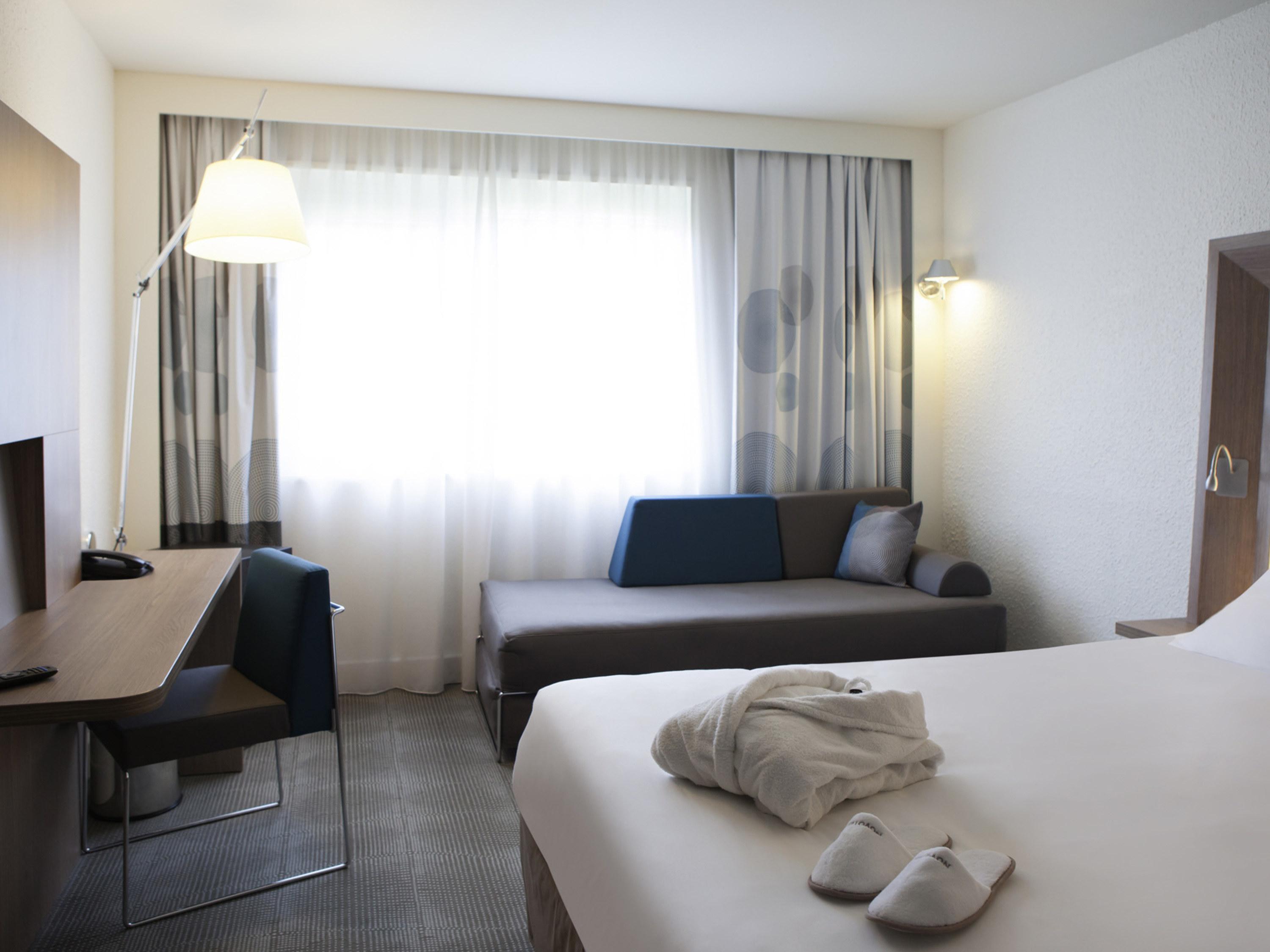 Novotel Fontainebleau Ury Exteriör bild