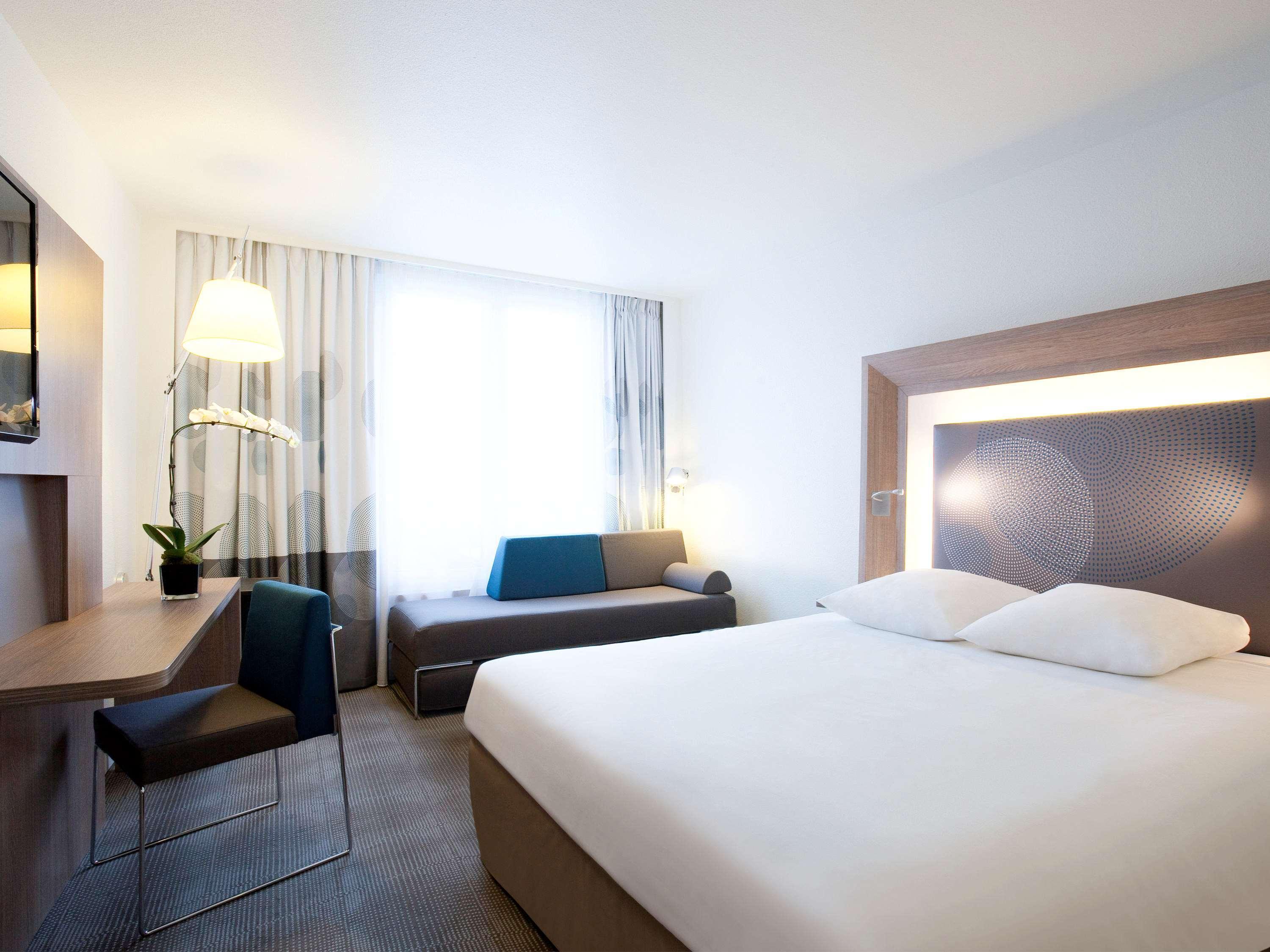 Novotel Fontainebleau Ury Exteriör bild