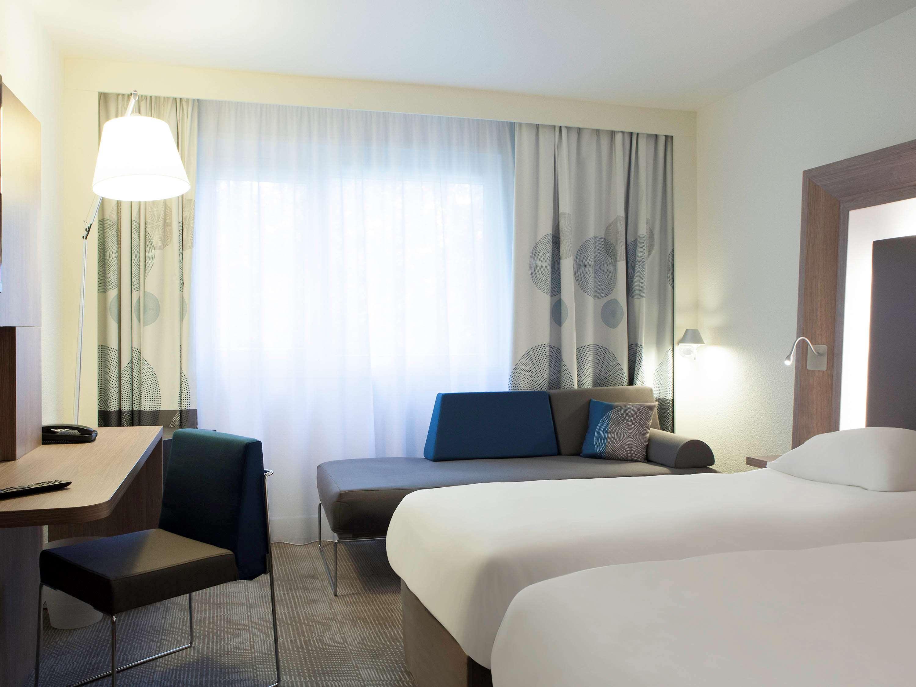 Novotel Fontainebleau Ury Exteriör bild