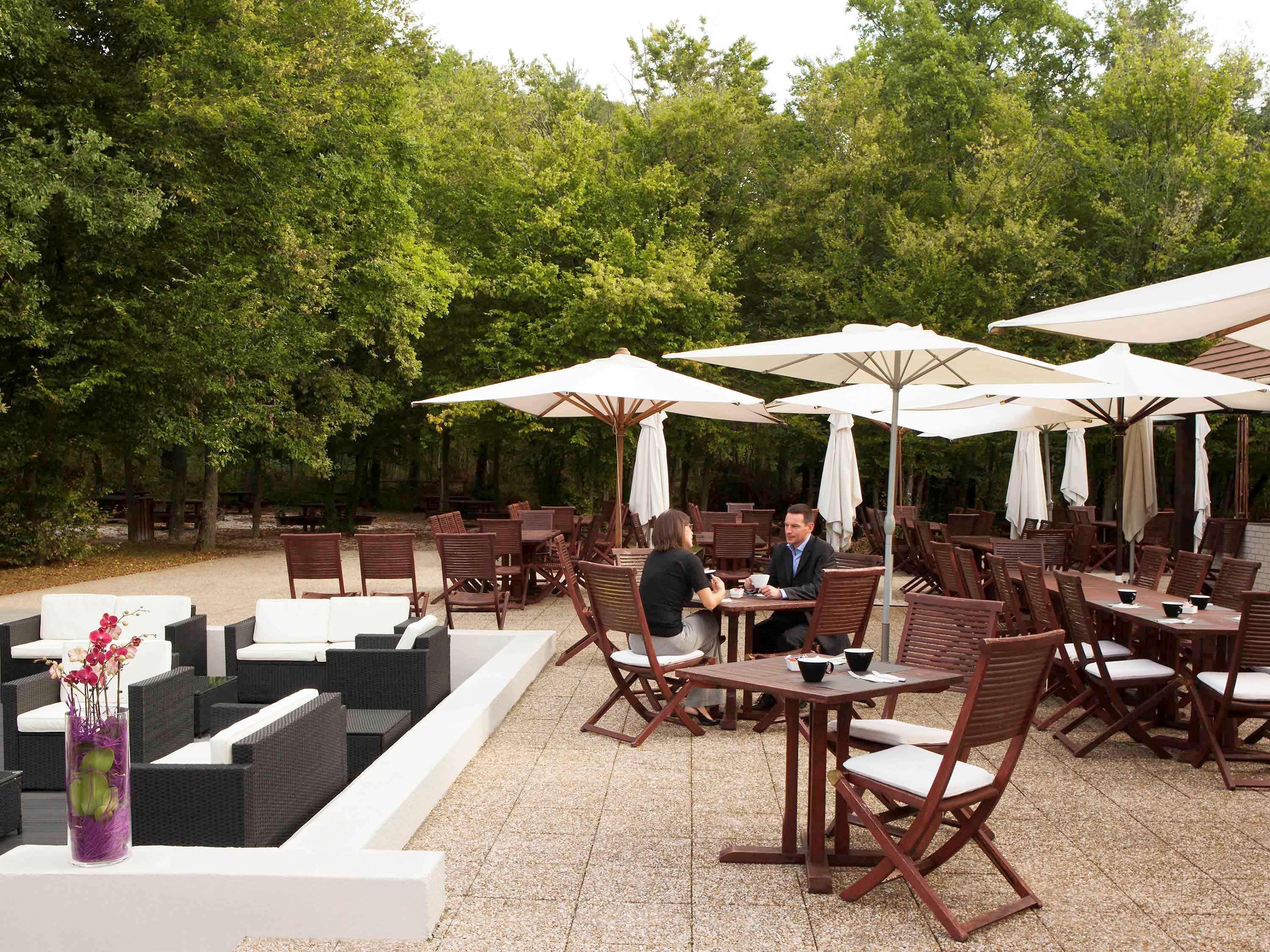 Novotel Fontainebleau Ury Exteriör bild