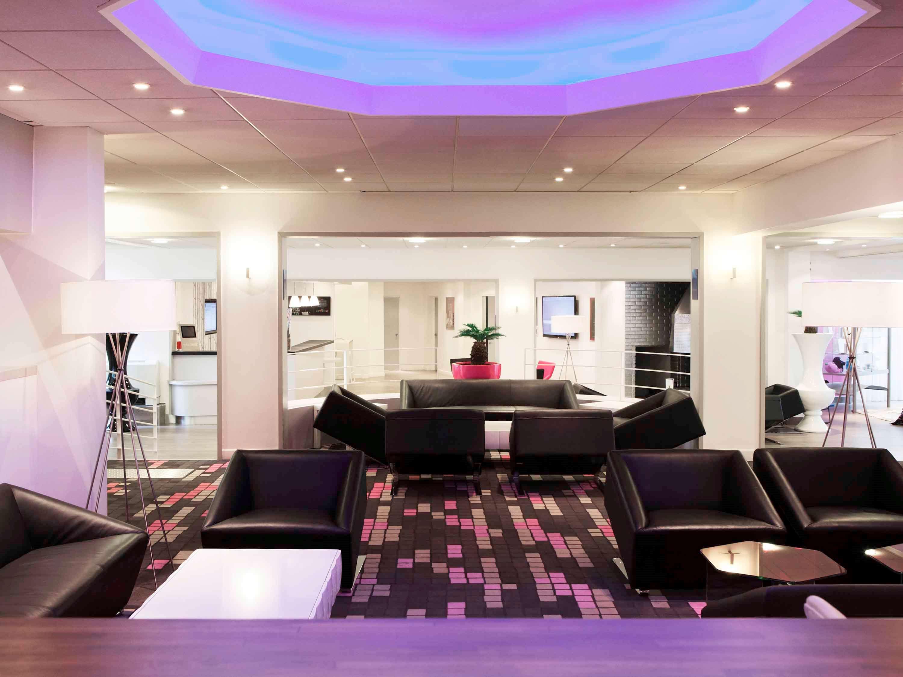 Novotel Fontainebleau Ury Exteriör bild