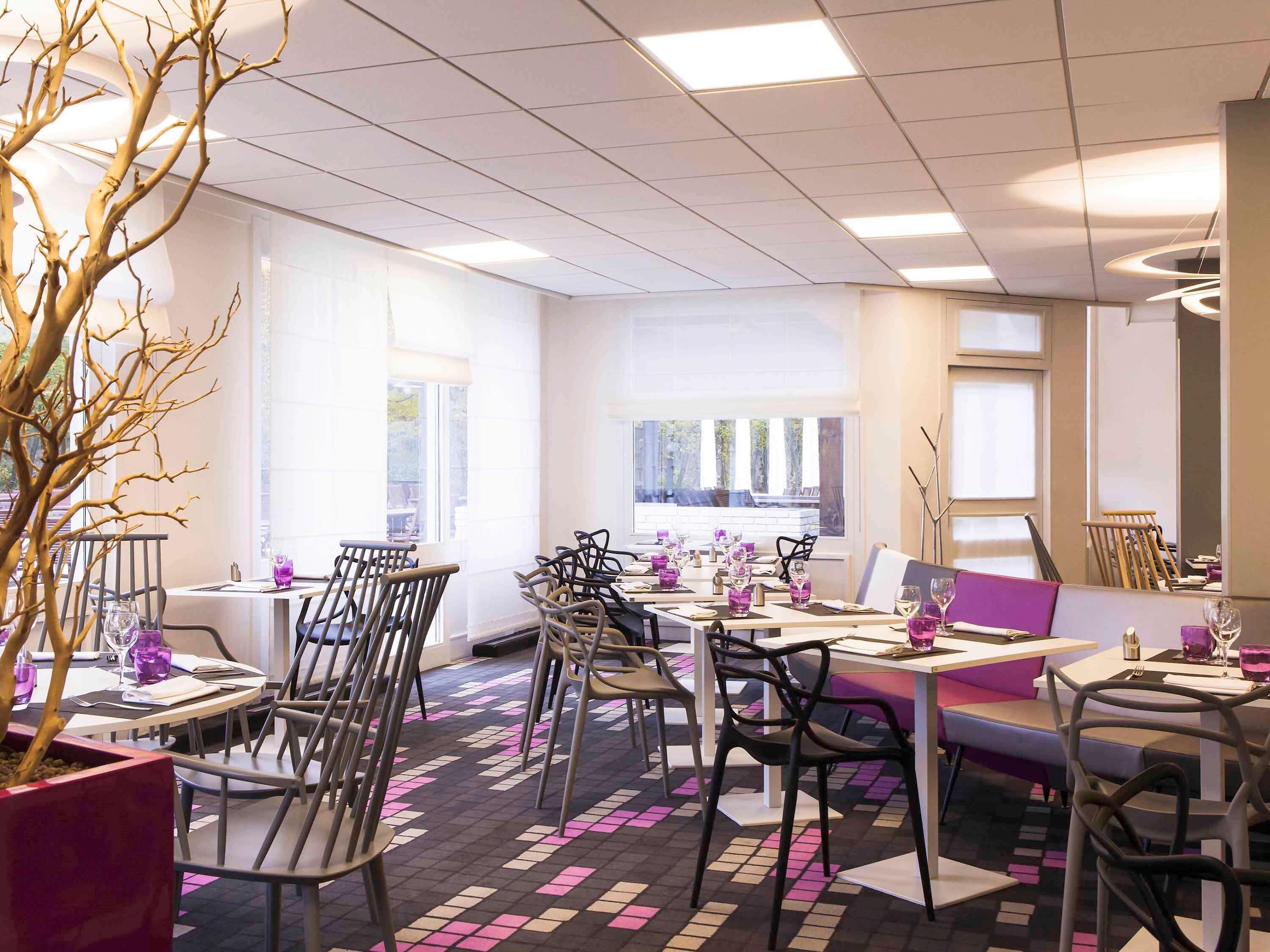 Novotel Fontainebleau Ury Exteriör bild