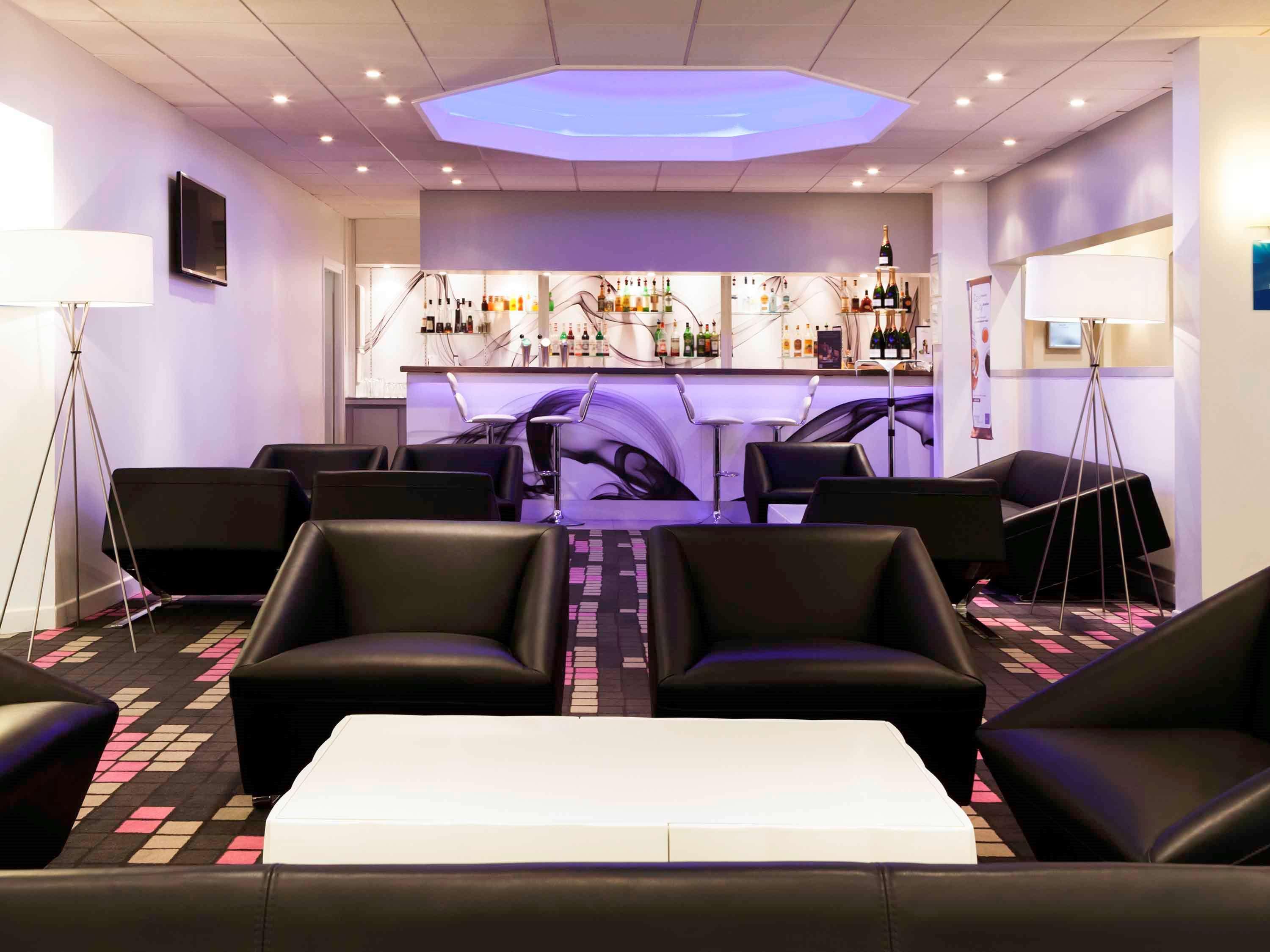 Novotel Fontainebleau Ury Exteriör bild