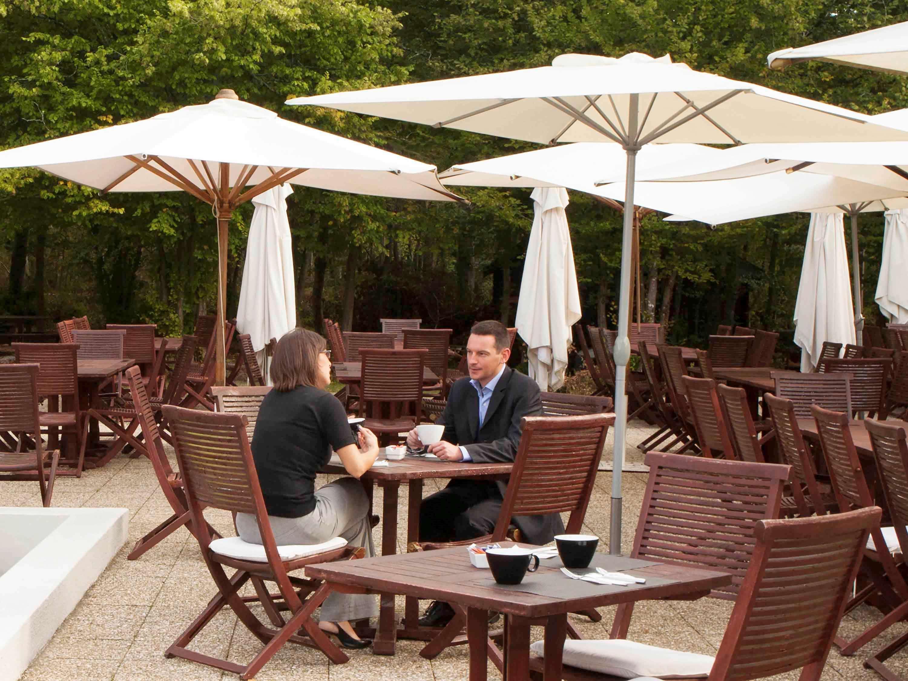 Novotel Fontainebleau Ury Exteriör bild