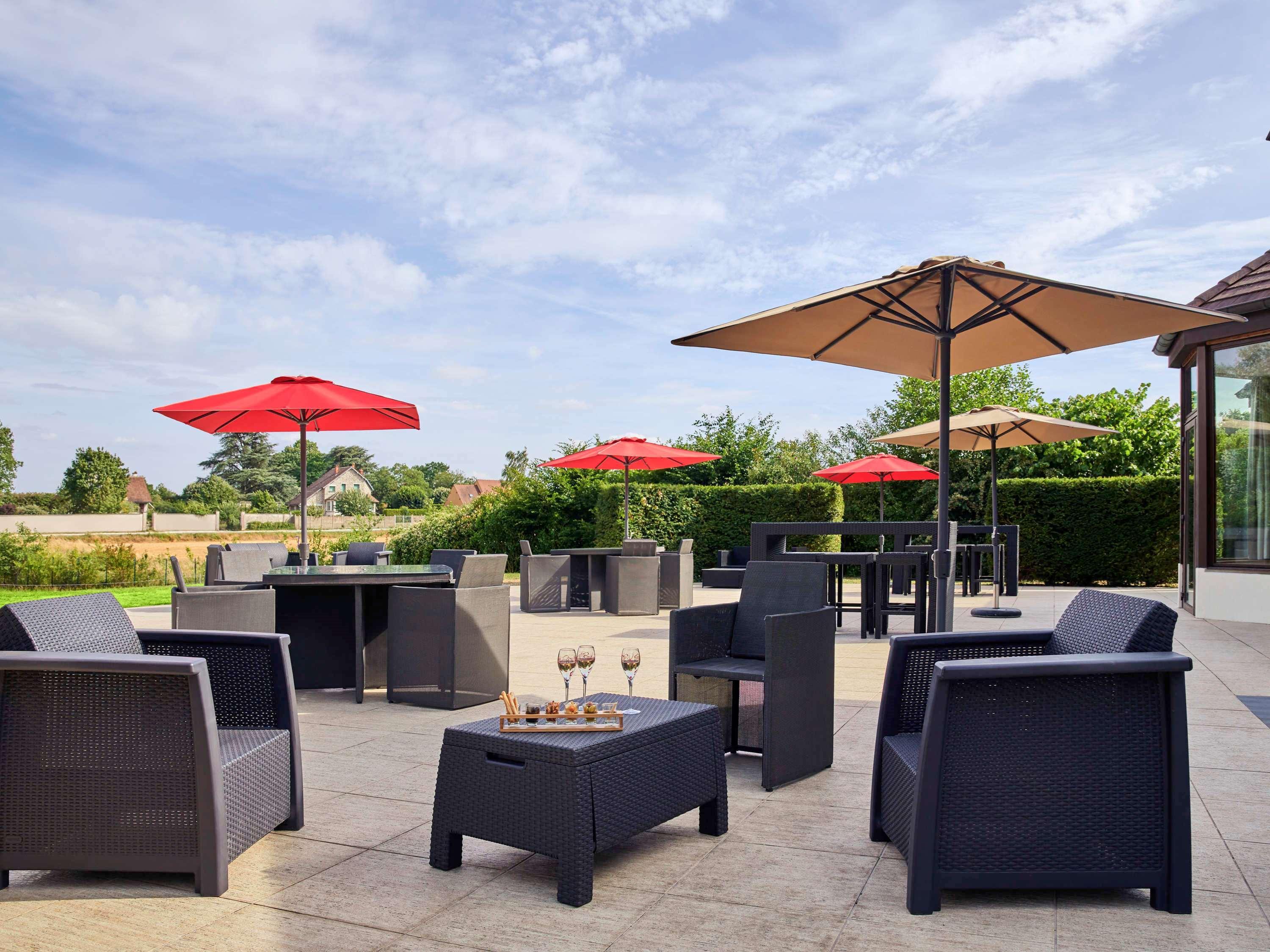 Novotel Fontainebleau Ury Exteriör bild