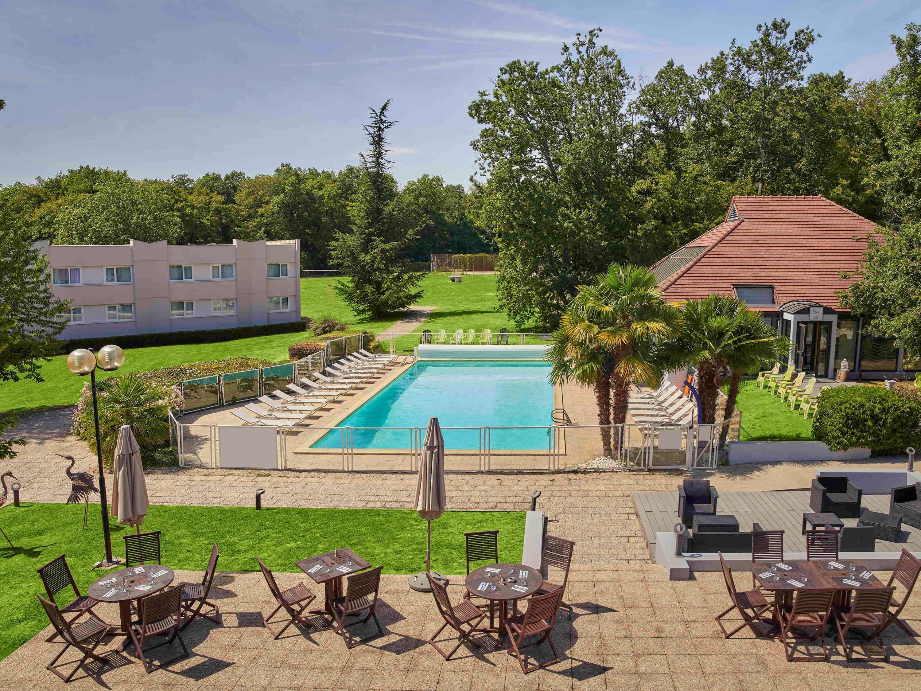Novotel Fontainebleau Ury Exteriör bild
