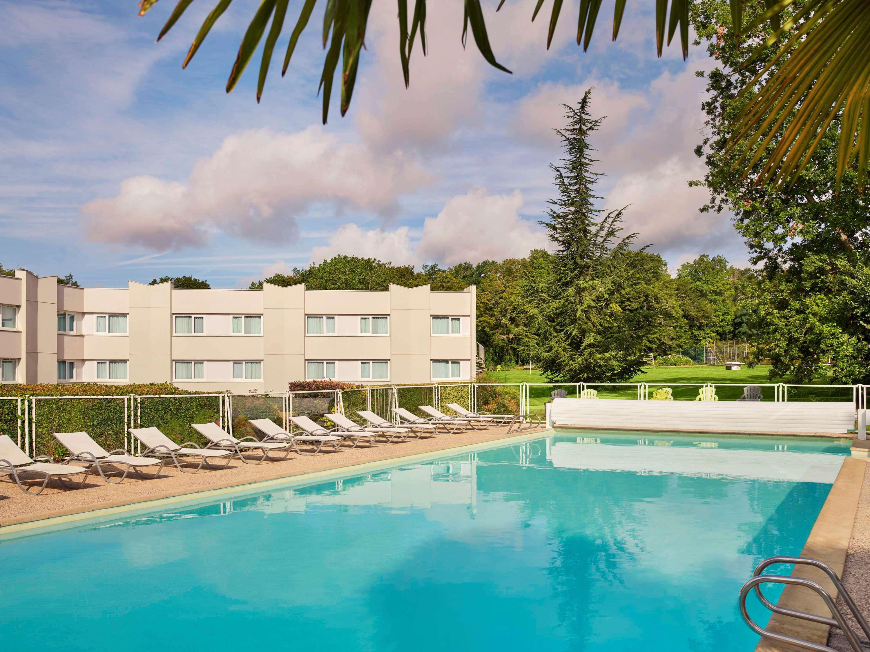 Novotel Fontainebleau Ury Exteriör bild