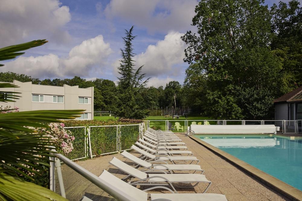 Novotel Fontainebleau Ury Exteriör bild