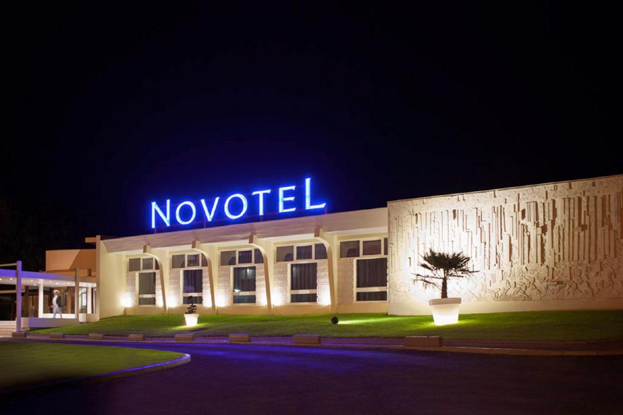 Novotel Fontainebleau Ury Exteriör bild